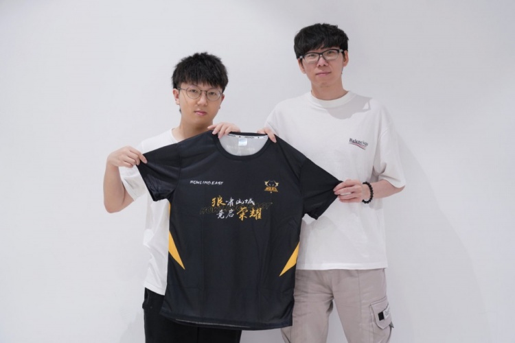 的球技和坚 的球技和坚